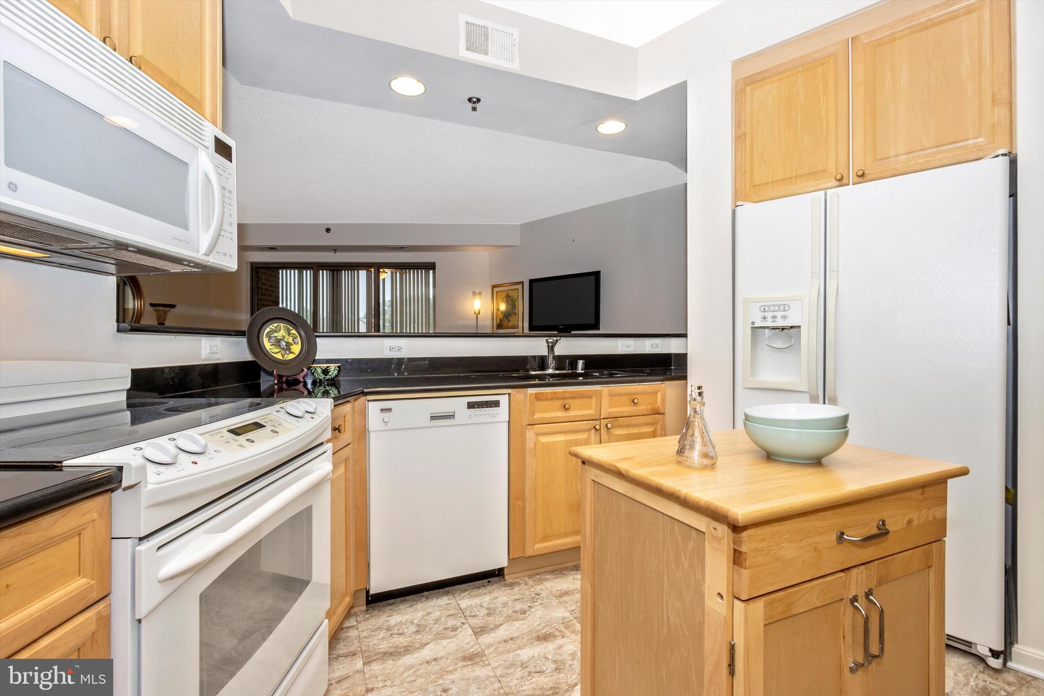 OVERLOOK AT LEISURE WORLD - Residential