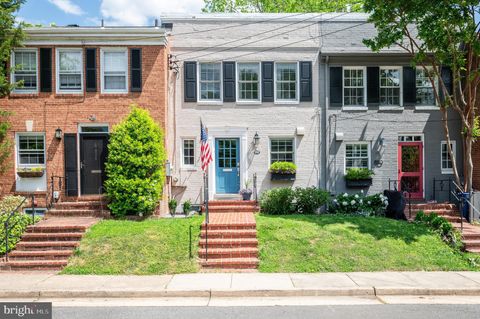 Photo of 808 S Fairfax Street, ALEXANDRIA, VA 22314 (MLS # VAAX2060152)