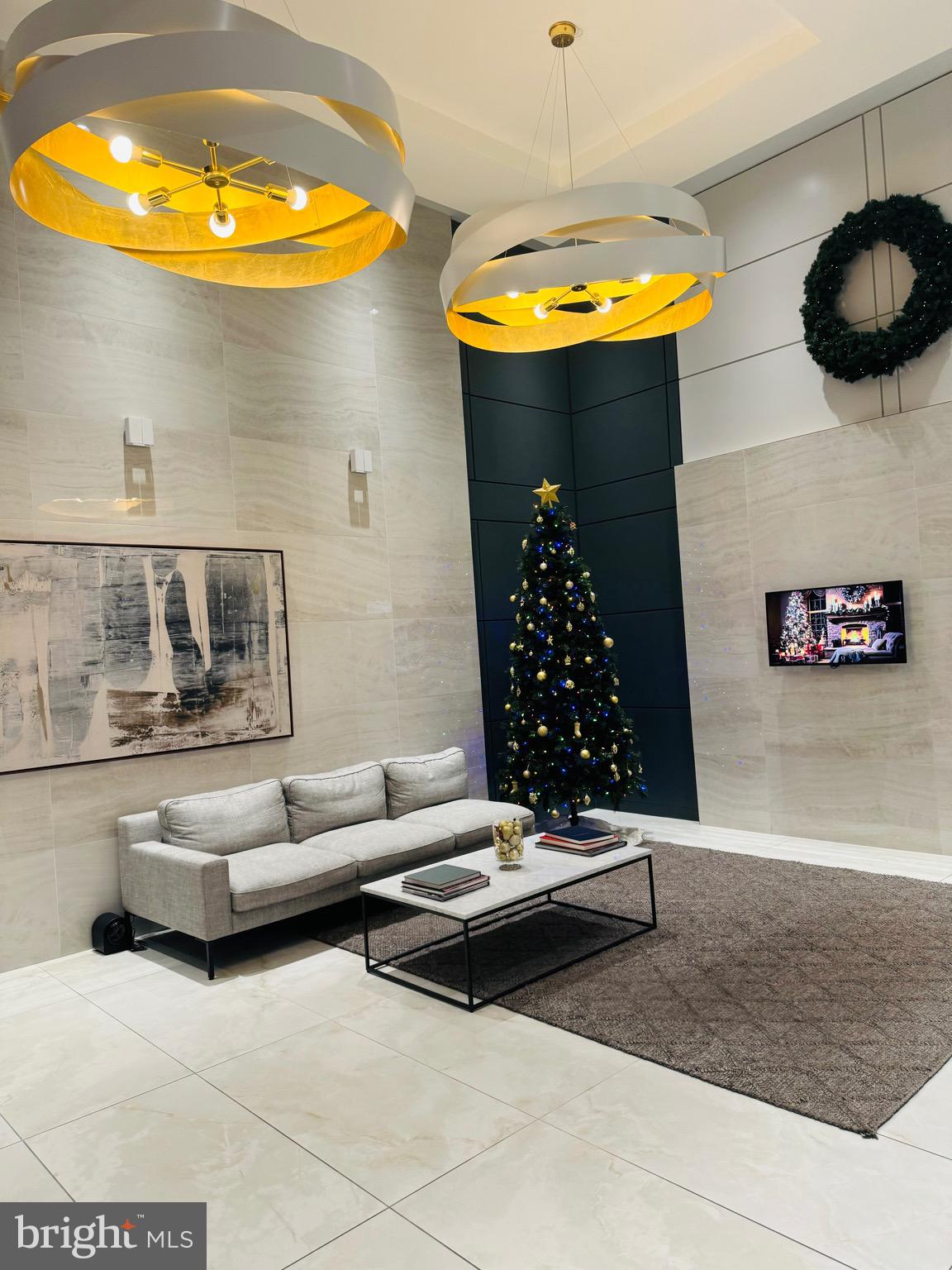 CRESCENT PLAZA - Residential