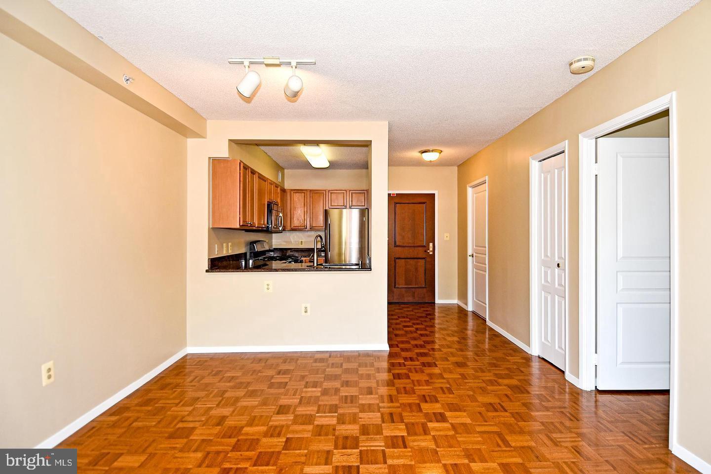 CRESCENT PLAZA - Residential