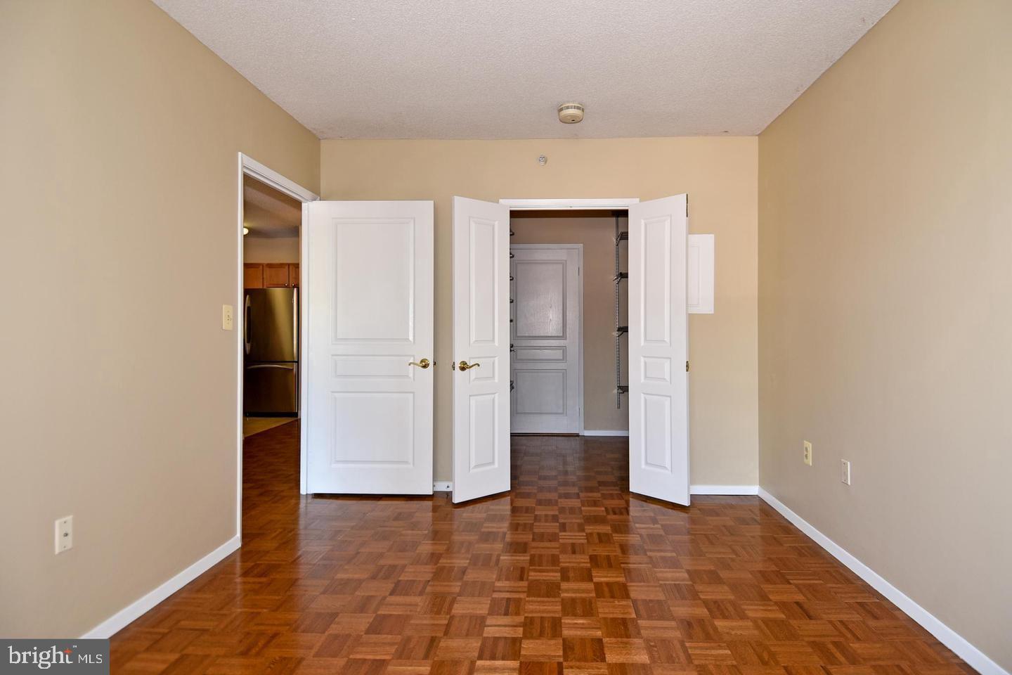 CRESCENT PLAZA - Residential