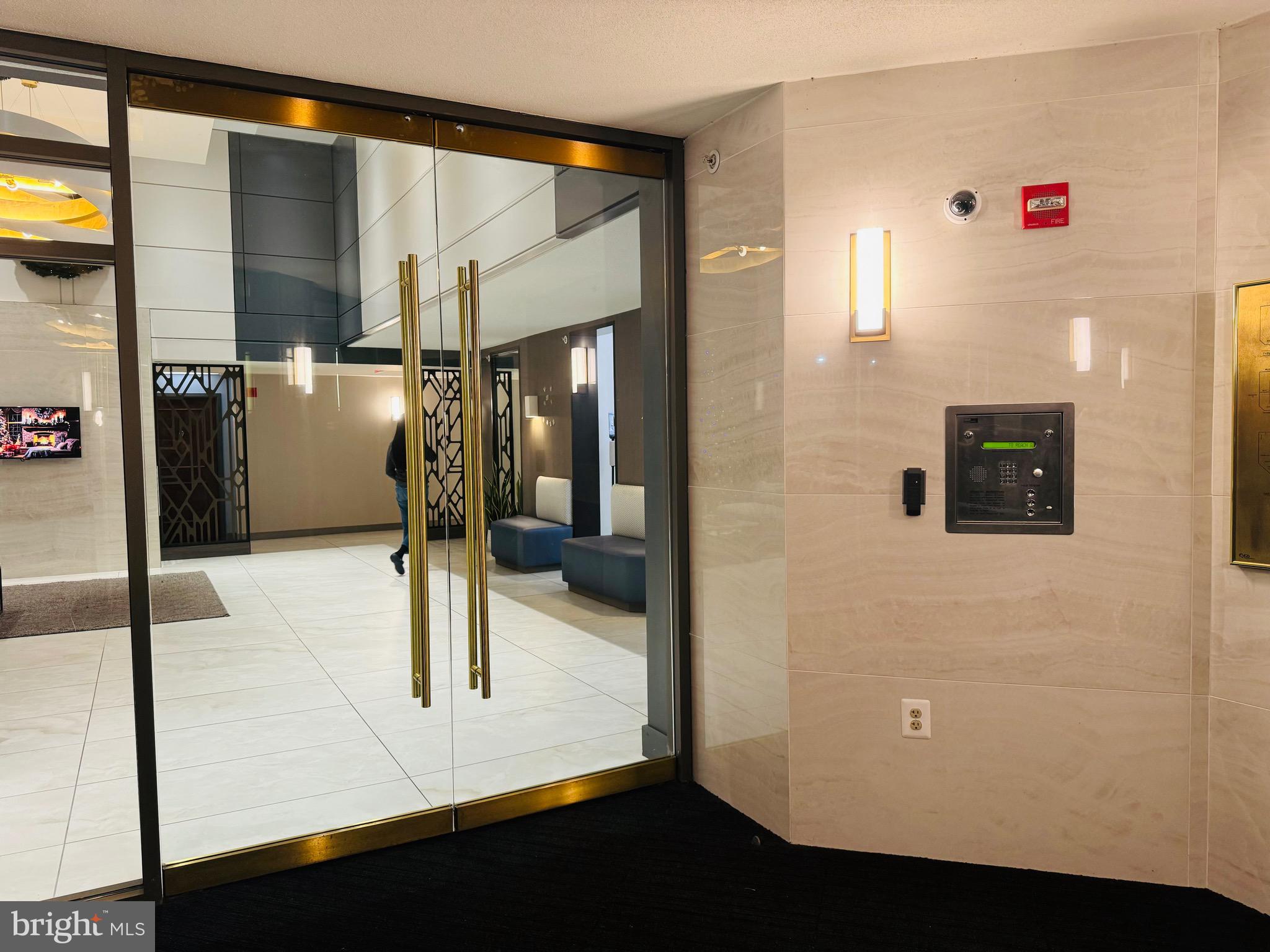 CRESCENT PLAZA - Residential