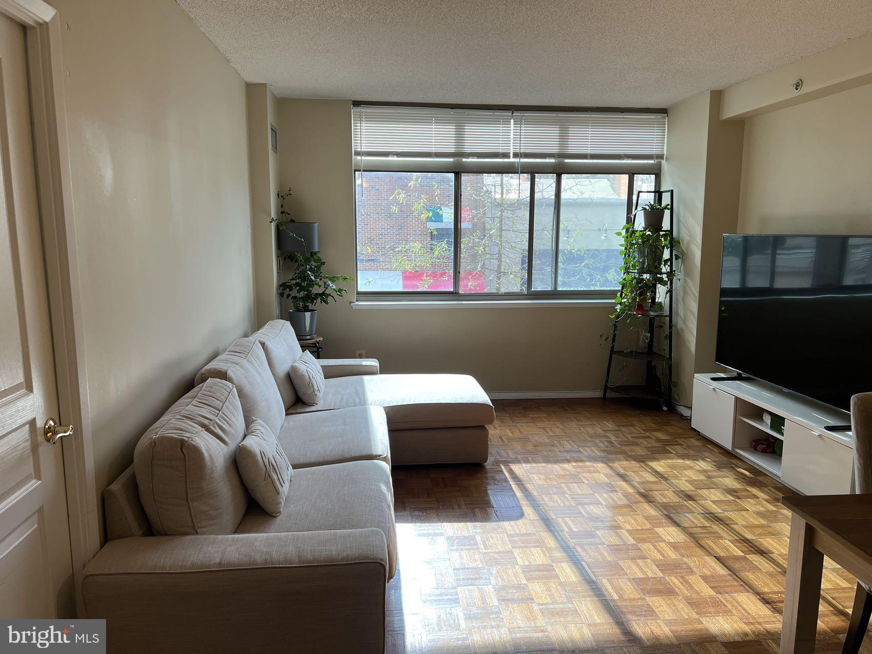 CRESCENT PLAZA - Residential