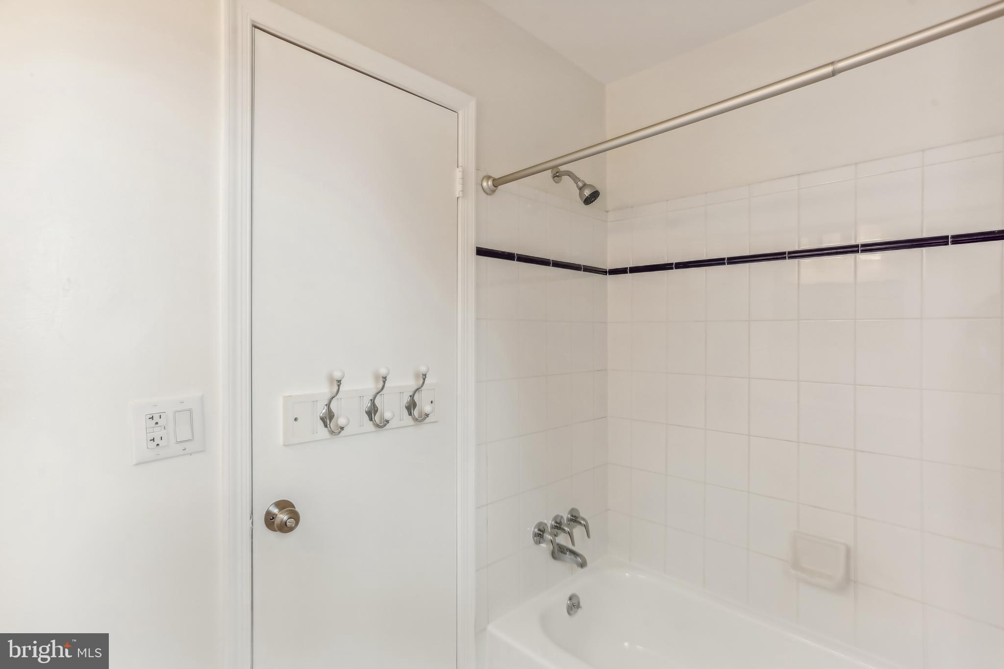 QUINCE ORCHARD KNOLLS - Residential