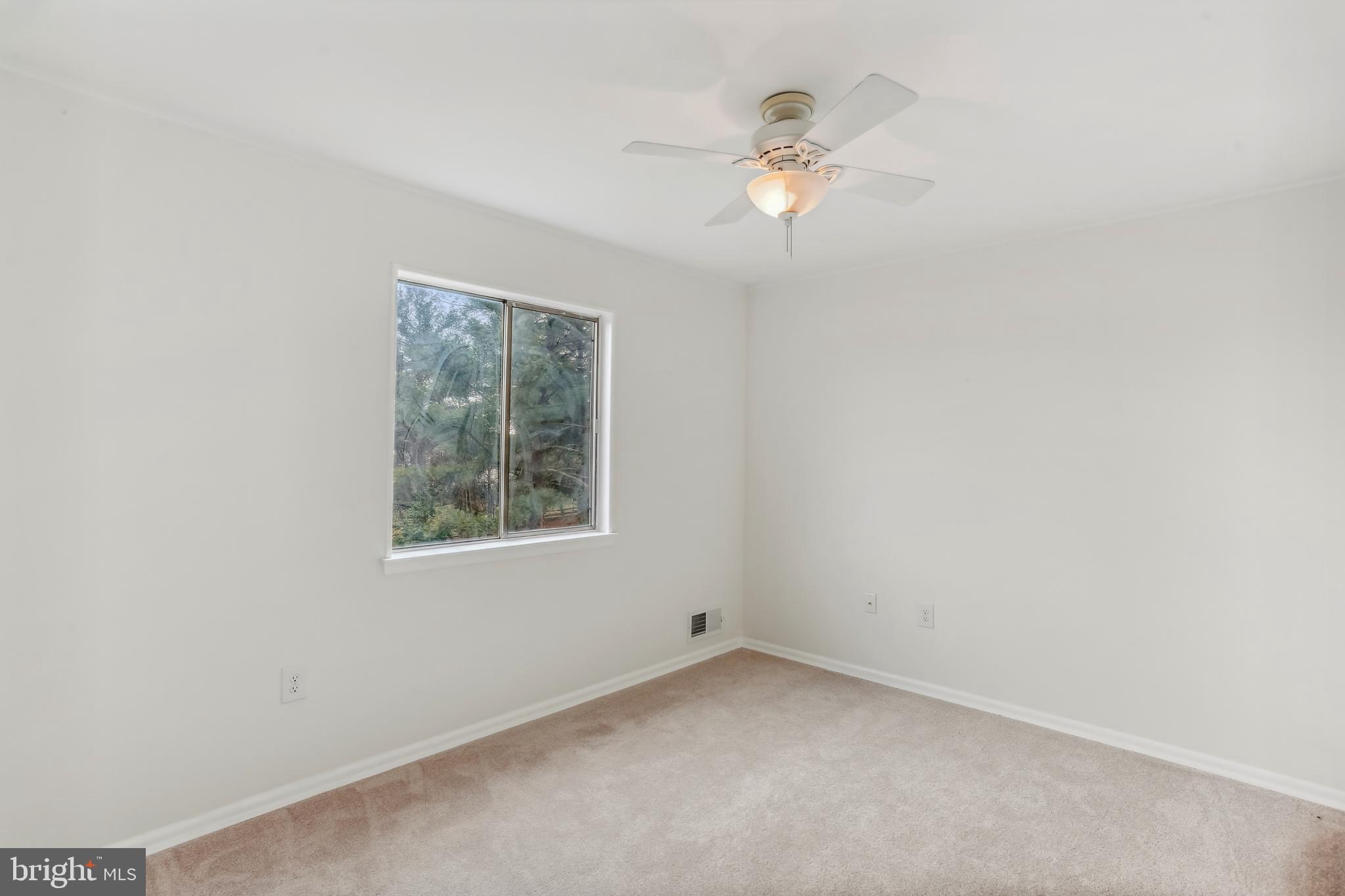 QUINCE ORCHARD KNOLLS - Residential