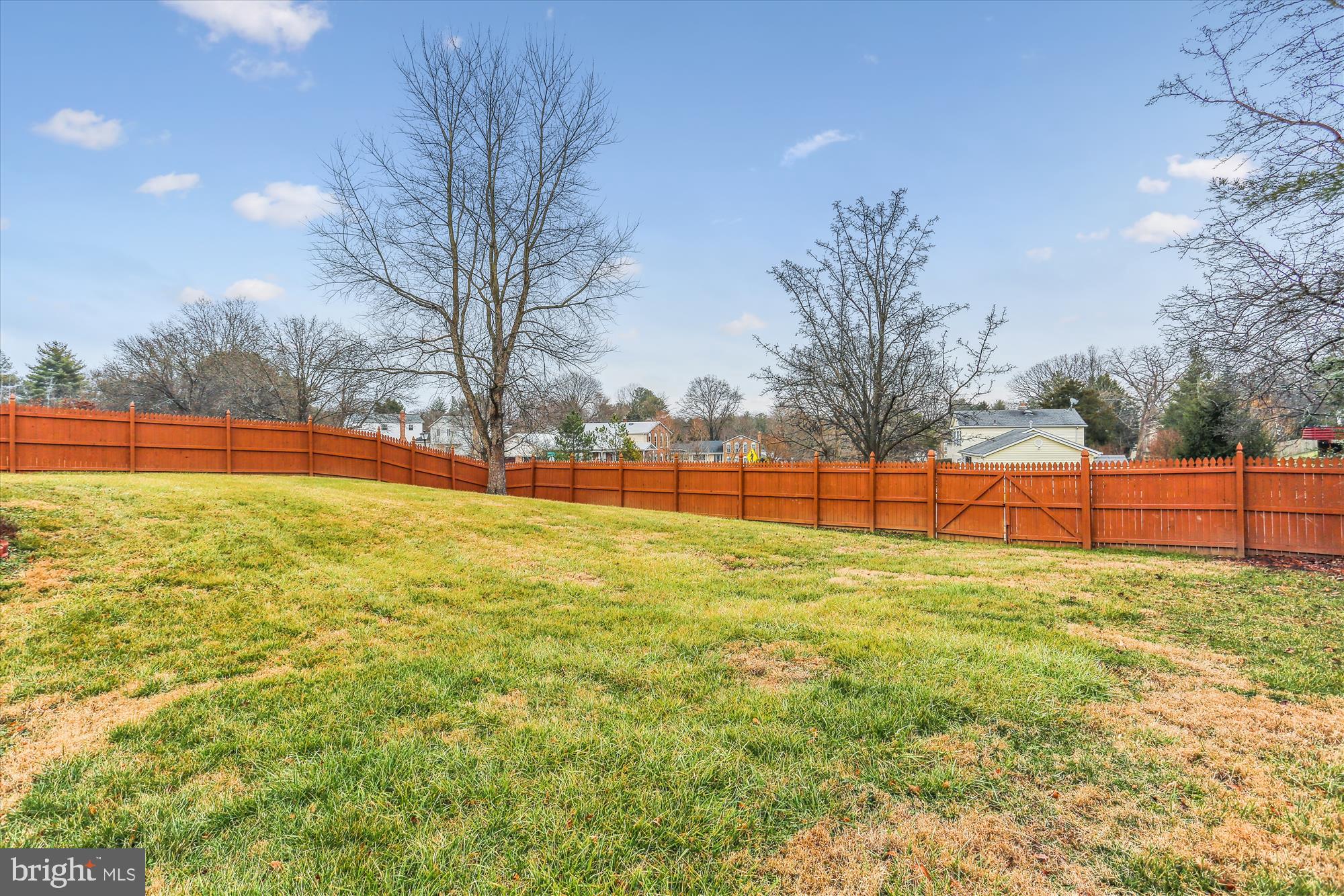 QUINCE ORCHARD KNOLLS - Residential