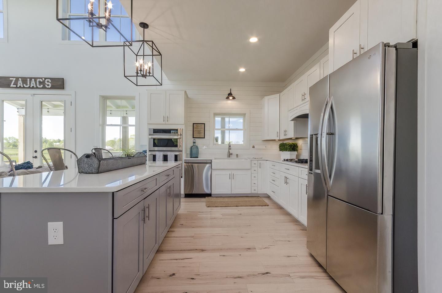 MOUNTAIN VISTA FARMS - Residential