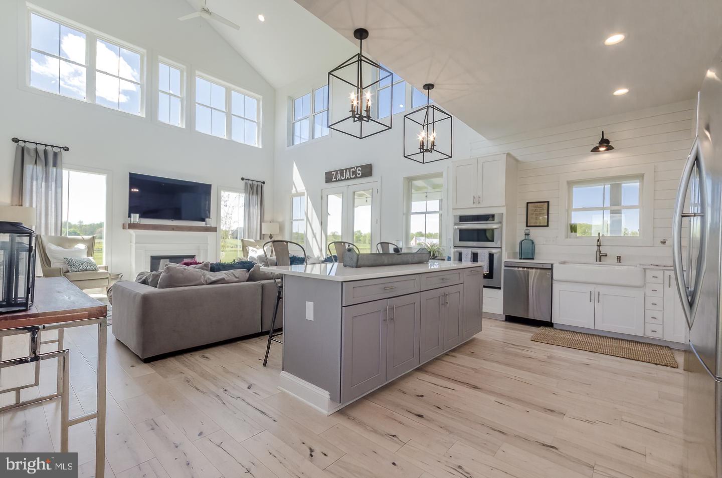 MOUNTAIN VISTA FARMS - Residential