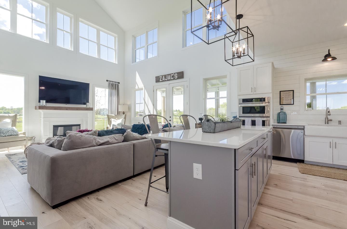 MOUNTAIN VISTA FARMS - Residential