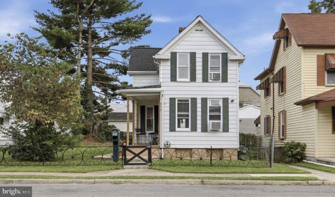 Photo of 842 Spruce Street, HAGERSTOWN, MD 21740 (MLS # MDWA2039544)