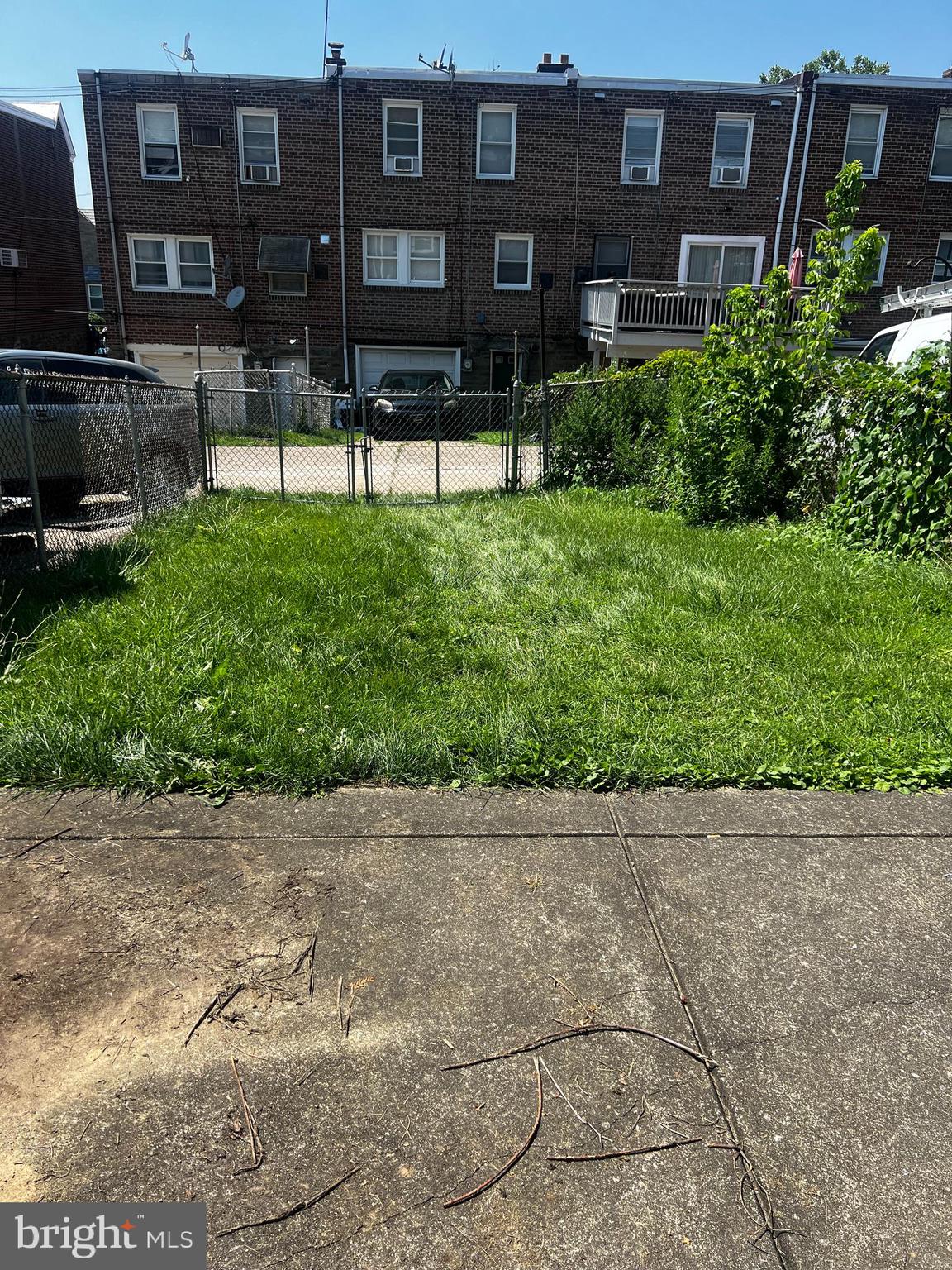 LAWNDALE - Residential