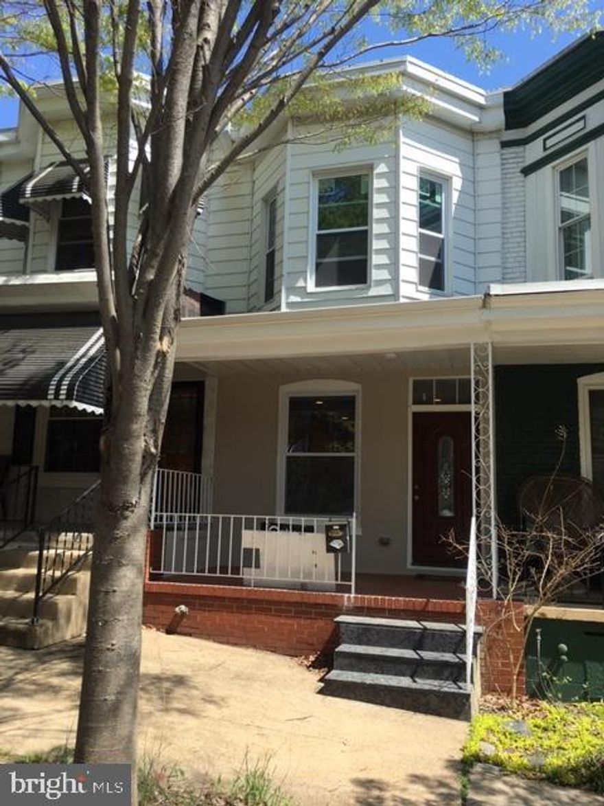 OWNERS MOVING! MAKE AN OFFER!!TASTEFULLY REMODELED KITCHEN & BATH.GRANITE COUNTER TOP AND SS APPLIANCES*BEAUTIFUL CERAMIC & HARDWOOD FLOORS.NEW WINDOWS,ROOF*LARGE PATIO*UPSTAIRS OPEN WALK-THRU AREA(PERFECT FOR STUDY/OFFICE ) WALKING DISTANCE TO WOODBERY STATION AND METRO.