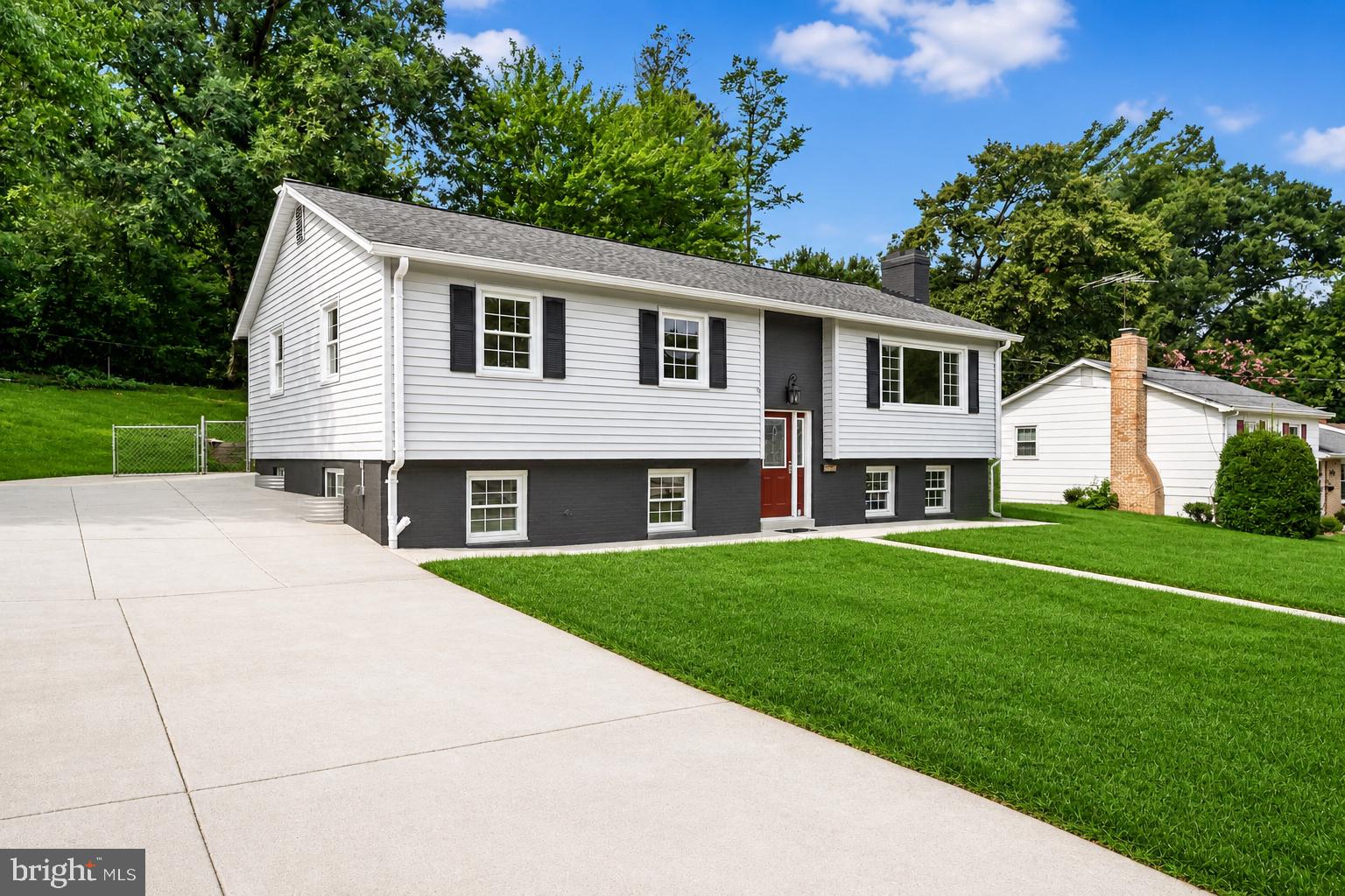 6212 THORNWOOD DRIVE