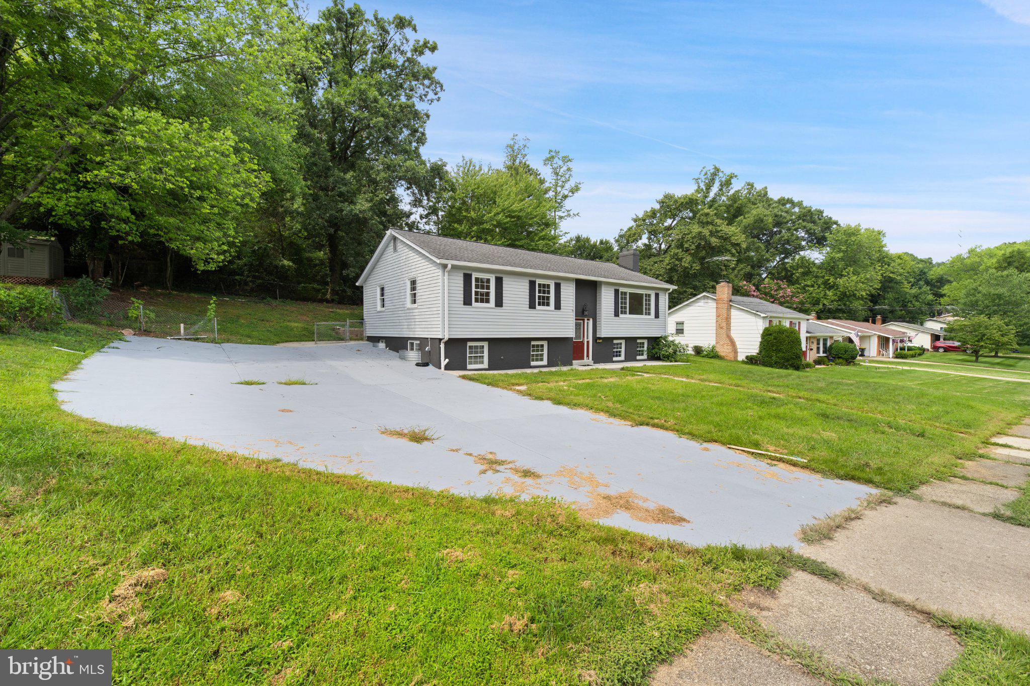 6212 THORNWOOD DRIVE