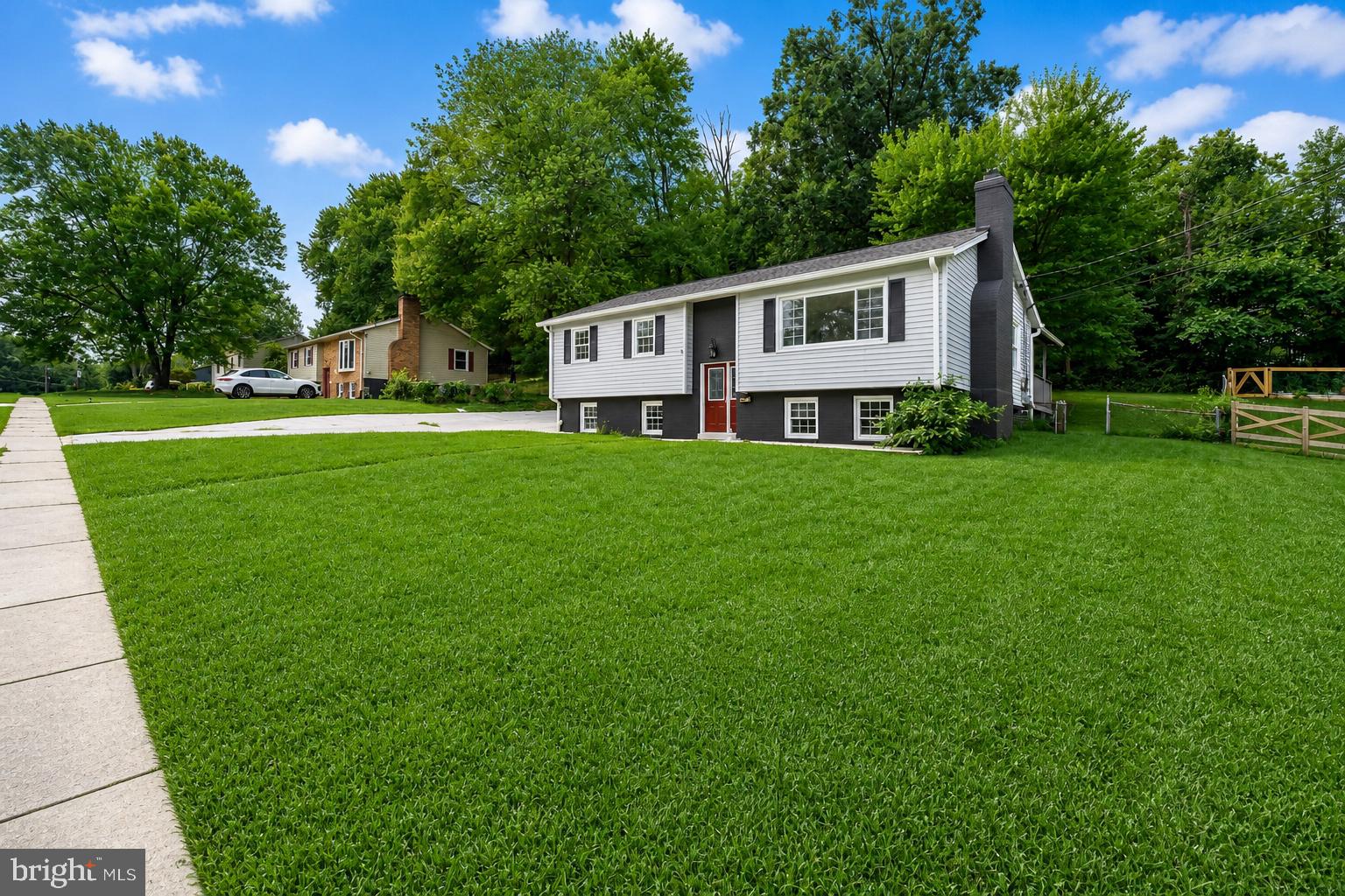 6212 THORNWOOD DRIVE