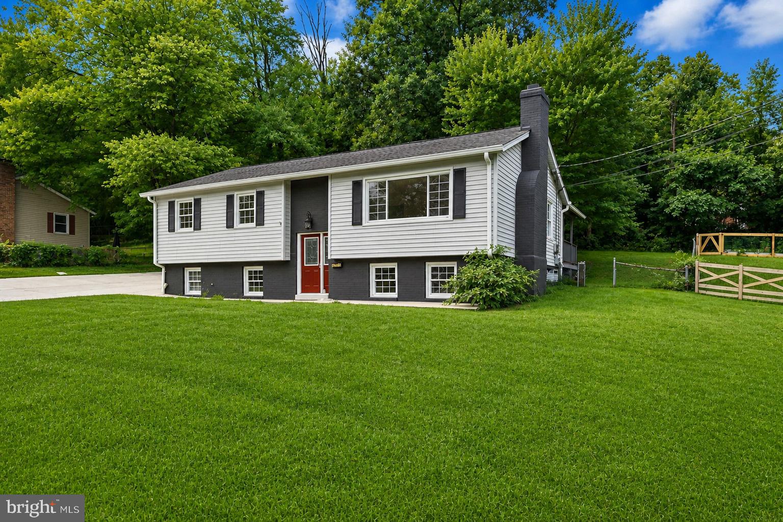 6212 THORNWOOD DRIVE