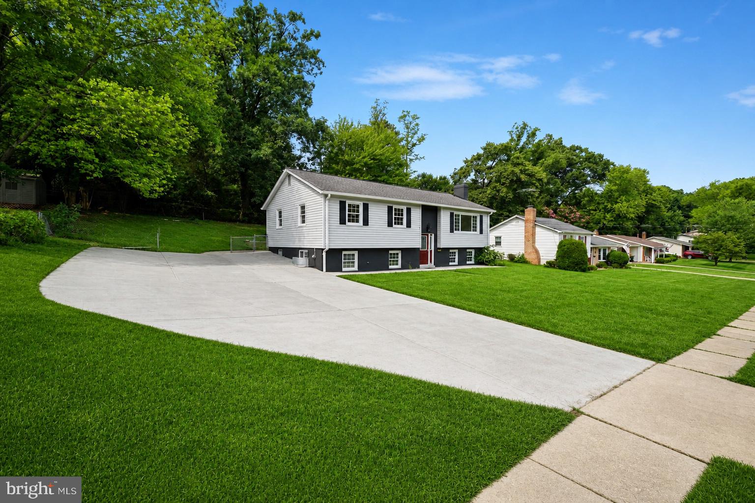 6212 THORNWOOD DRIVE