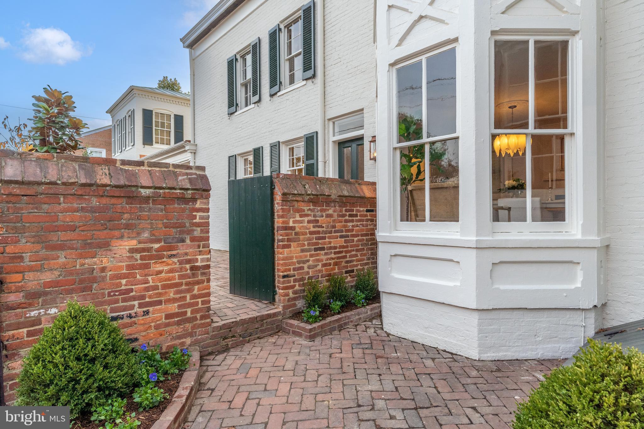 OLD TOWN ALEXANDRIA - Residential