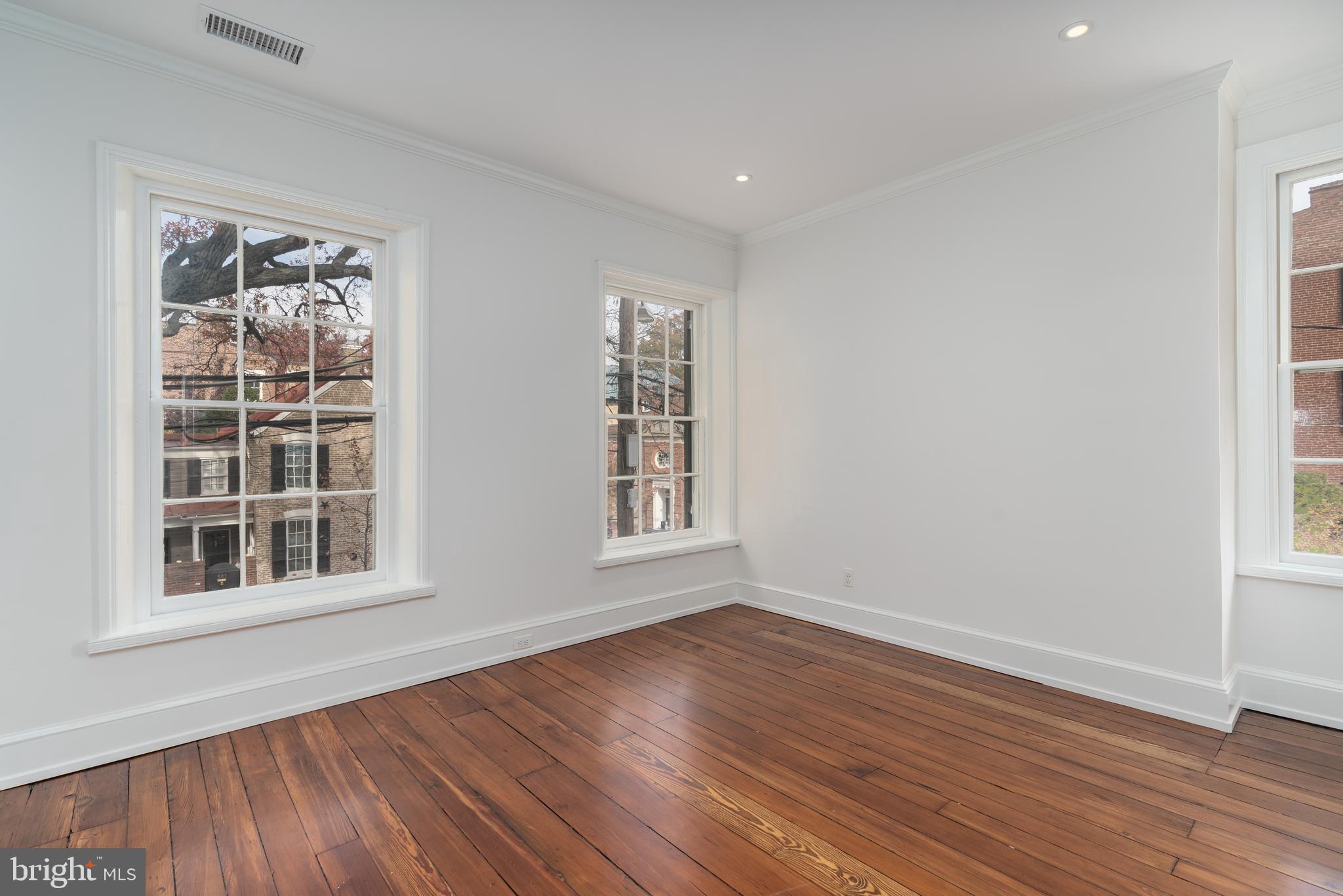 OLD TOWN ALEXANDRIA - Residential