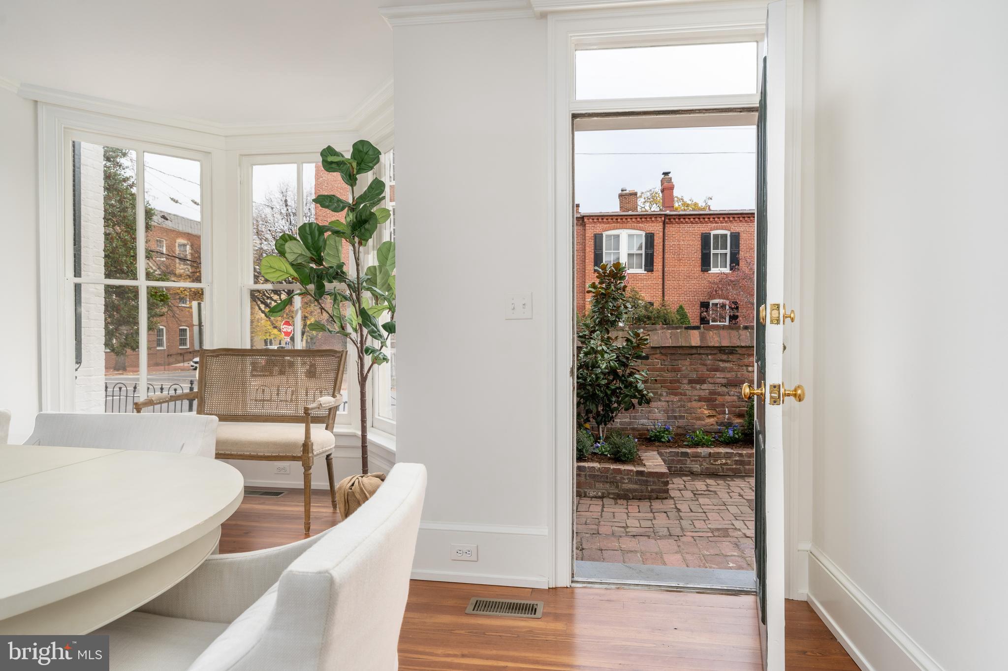 OLD TOWN ALEXANDRIA - Residential