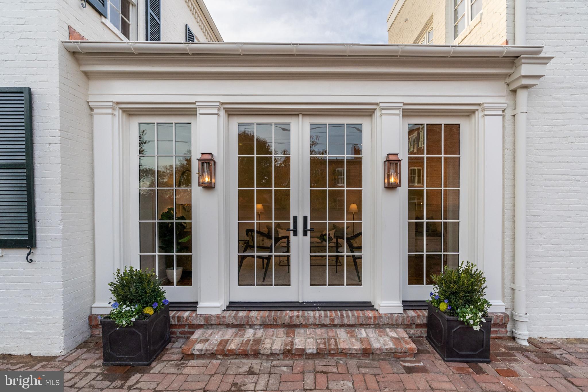 OLD TOWN ALEXANDRIA - Residential