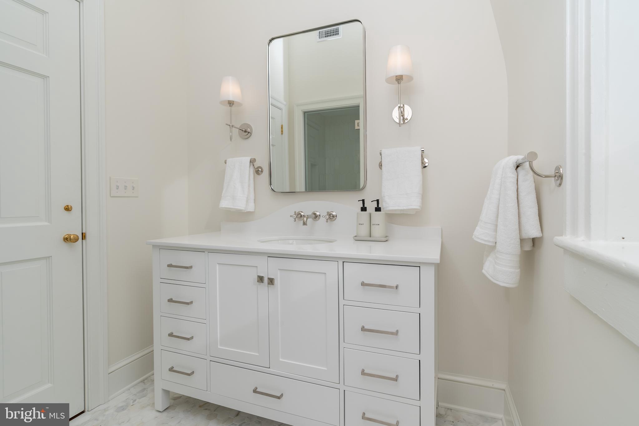 OLD TOWN ALEXANDRIA - Residential