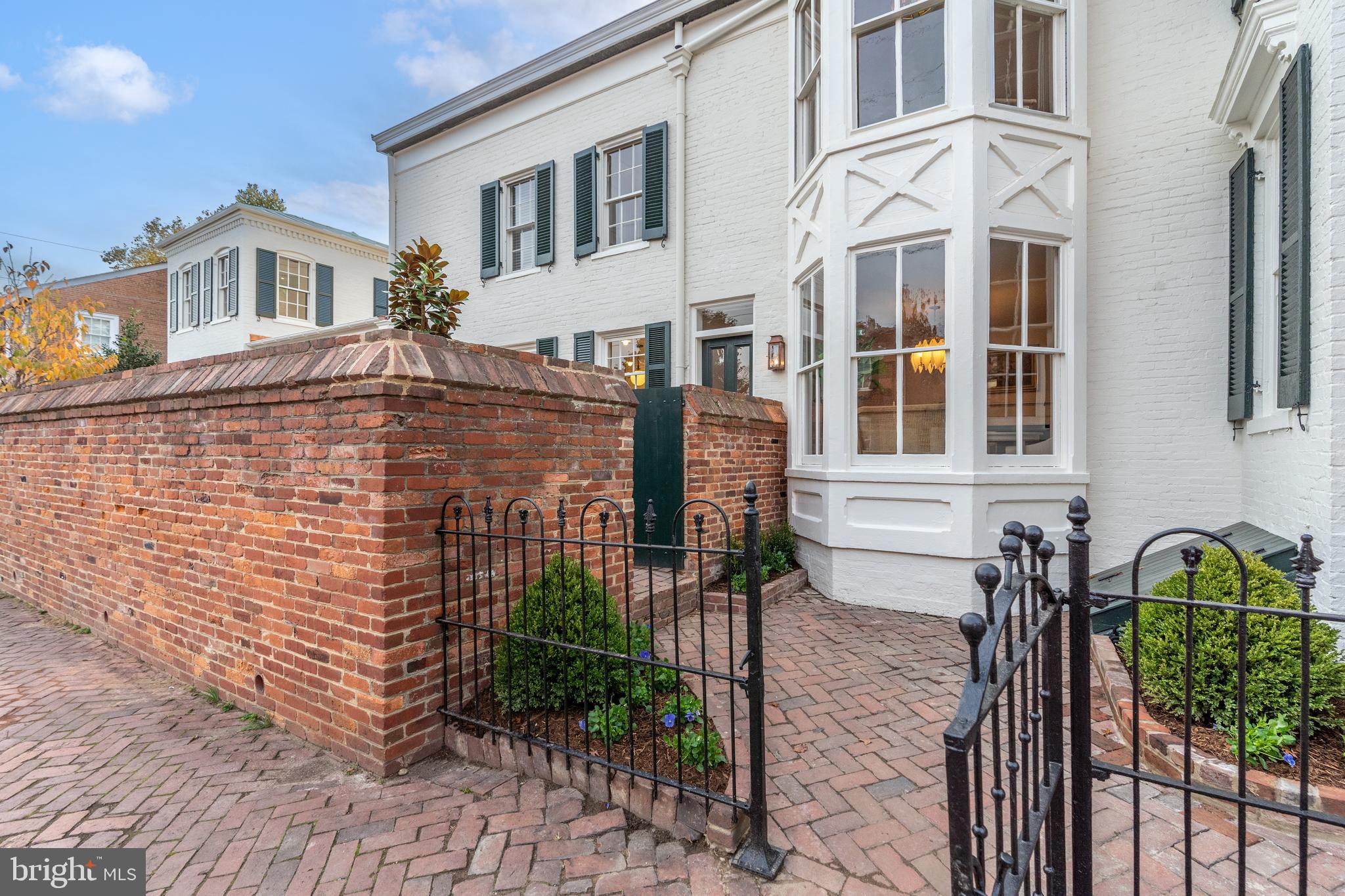 OLD TOWN ALEXANDRIA - Residential