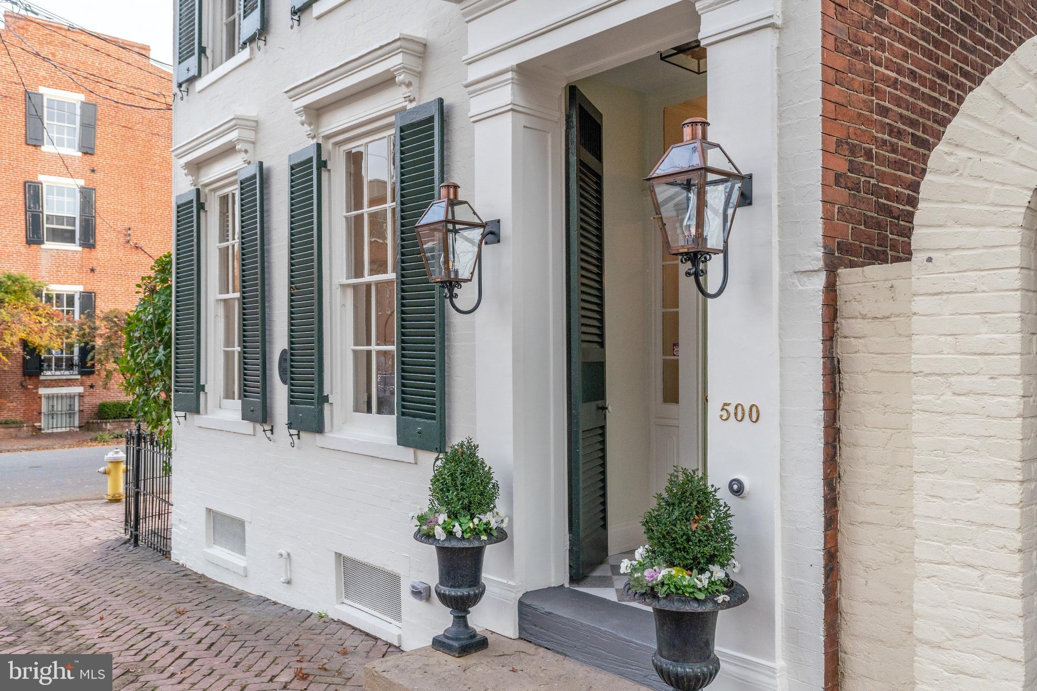 OLD TOWN ALEXANDRIA - Residential