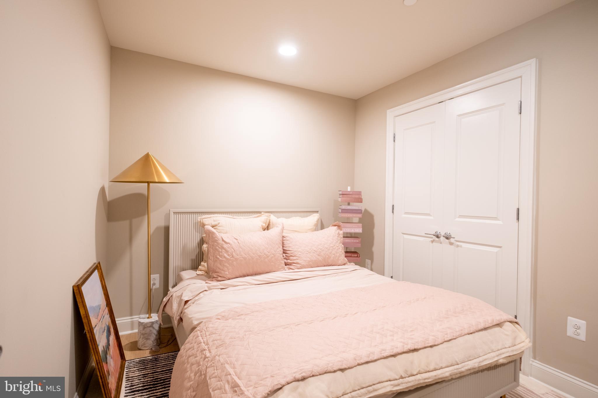 LOGAN SQUARE - Residential Lease