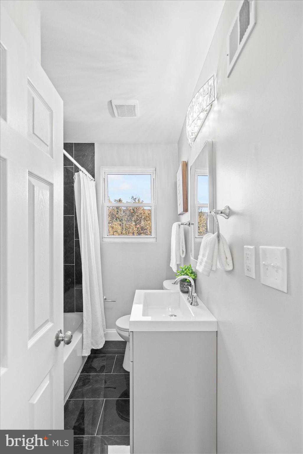 WOODMERE - Residential