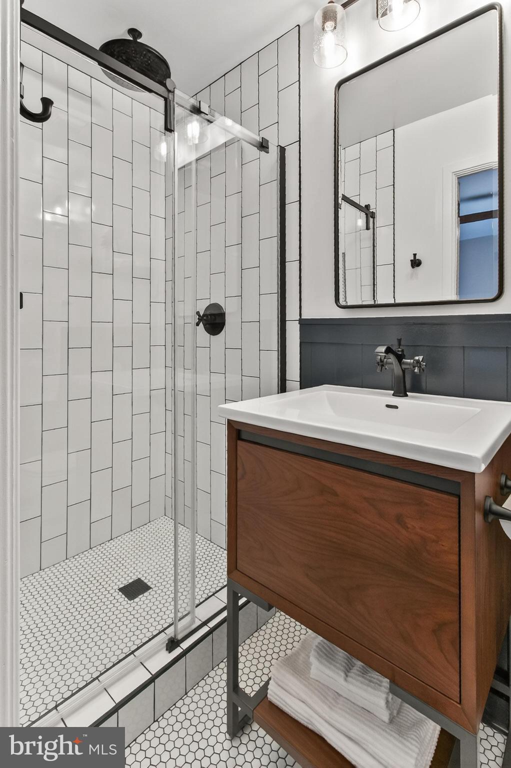 HOME CREST - Residential Lease