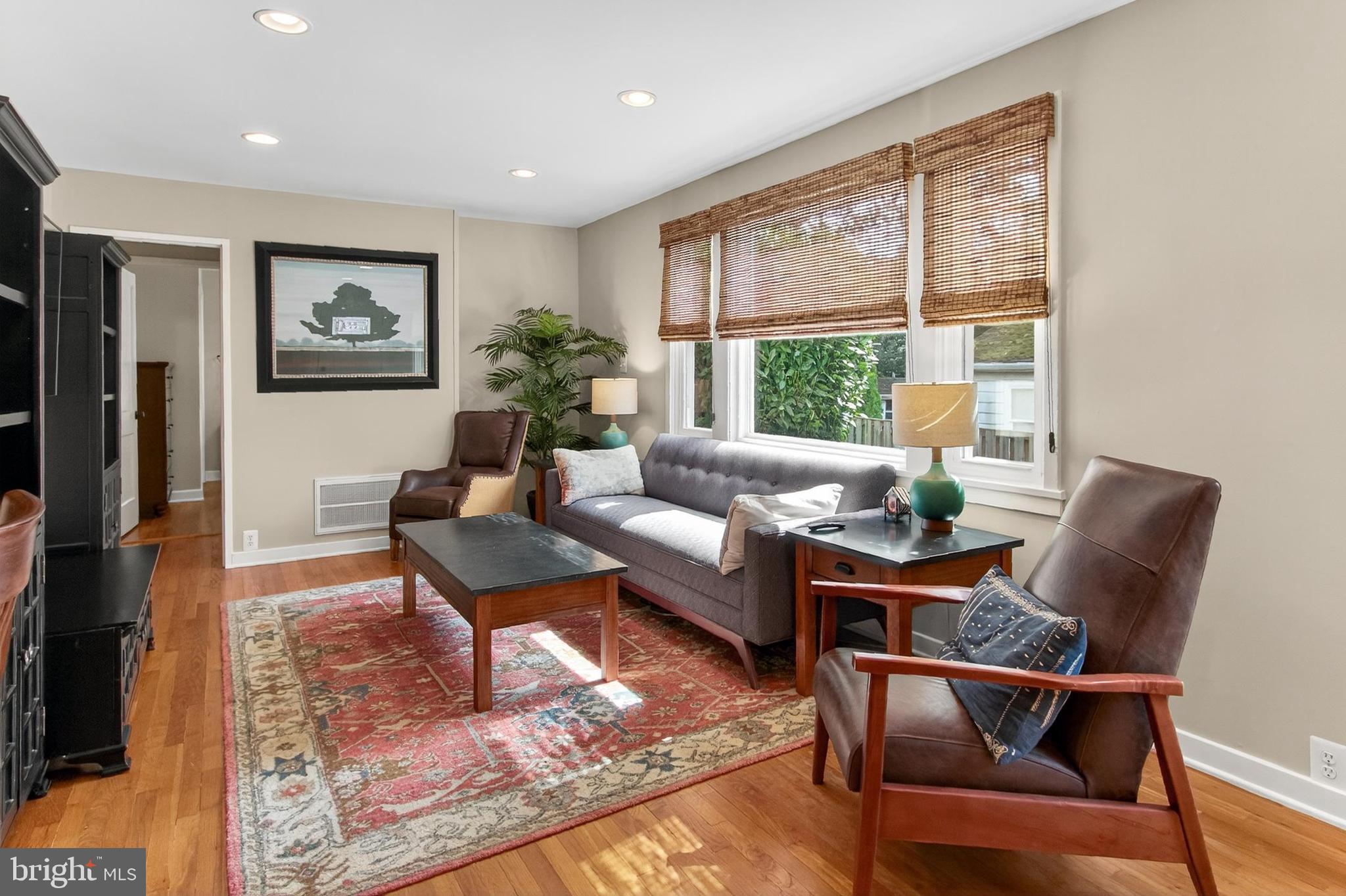 HOME CREST - Residential Lease