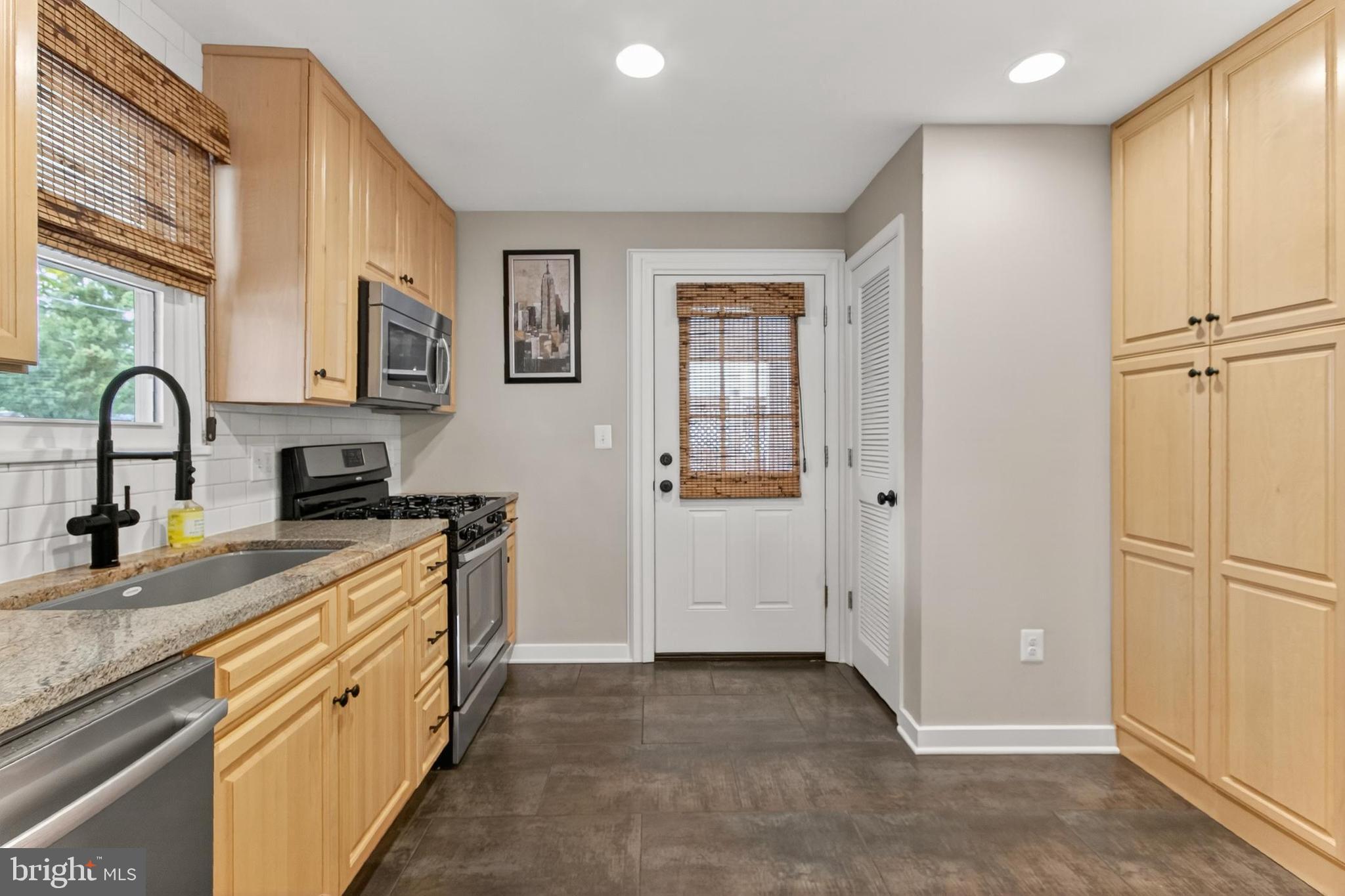 HOME CREST - Residential Lease