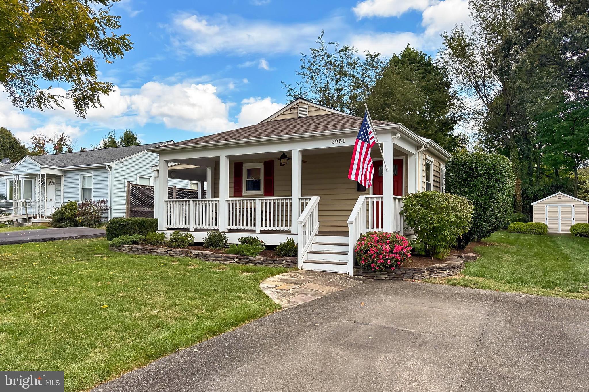 HOME CREST - Residential Lease