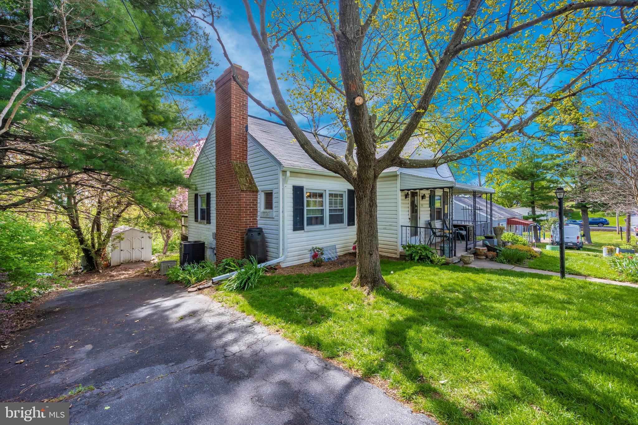 LINDEN HILLS - Residential