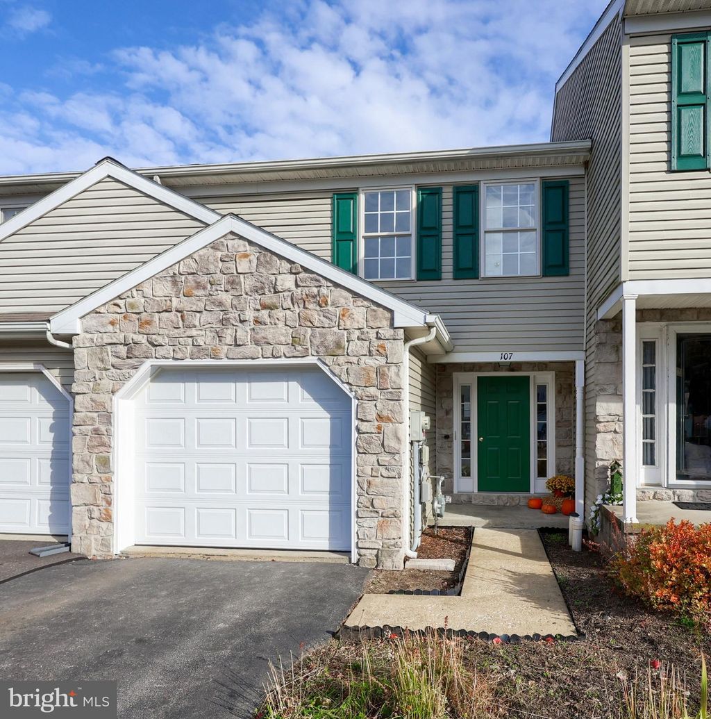 Photo of 107 Acorn Lane, MOUNTVILLE, PA 17554 (MLS # PALA2079778)