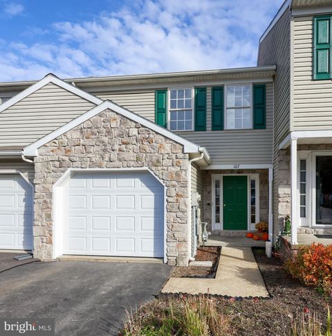 Photo of 107 Acorn Lane, MOUNTVILLE, PA 17554 (MLS # PALA2079778)