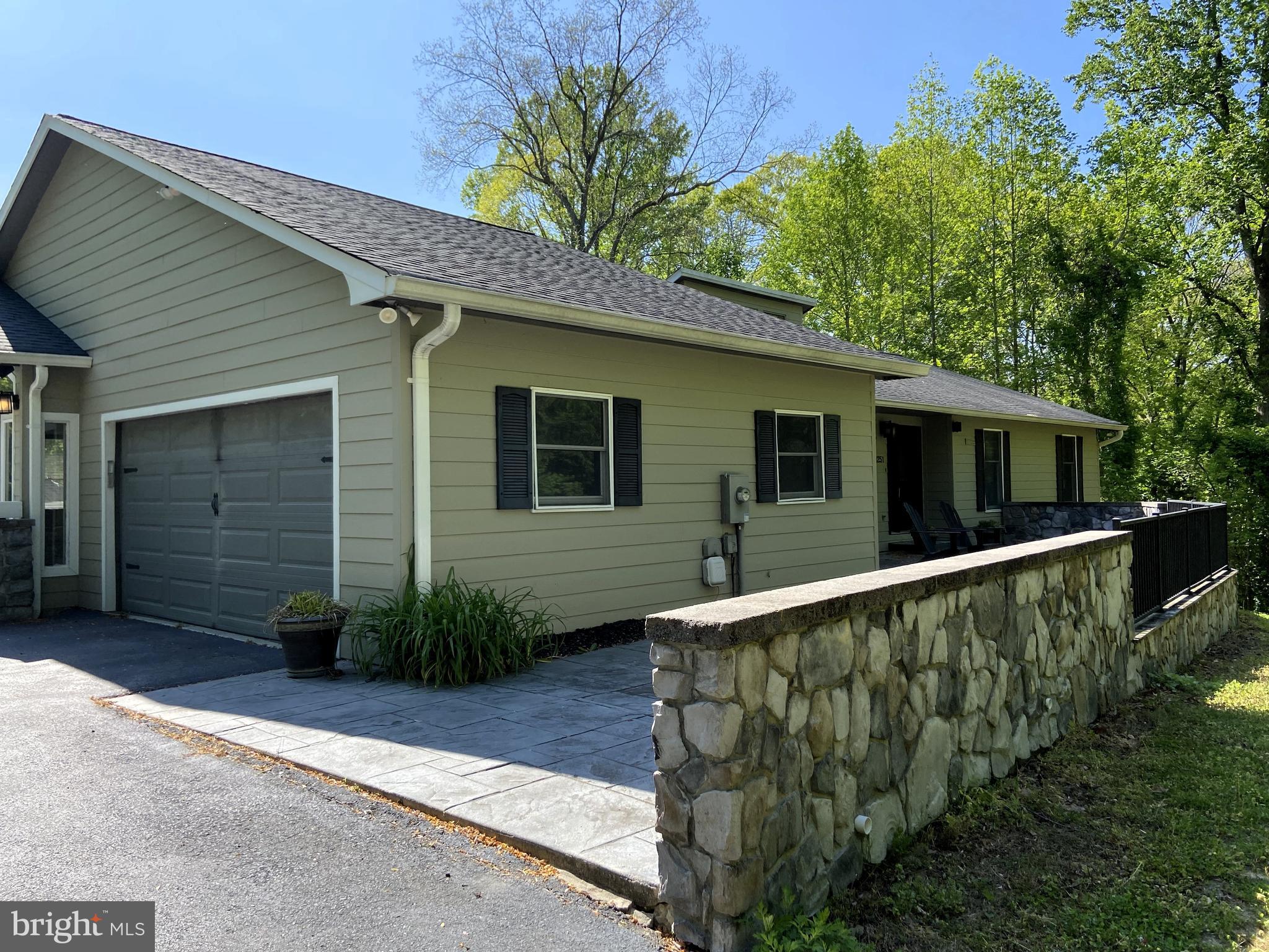 ASPEN WOODS - Residential Lease