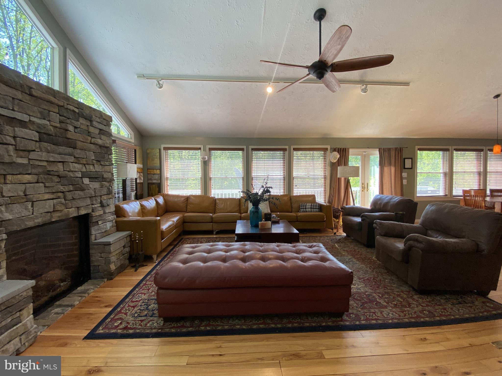 ASPEN WOODS - Residential Lease