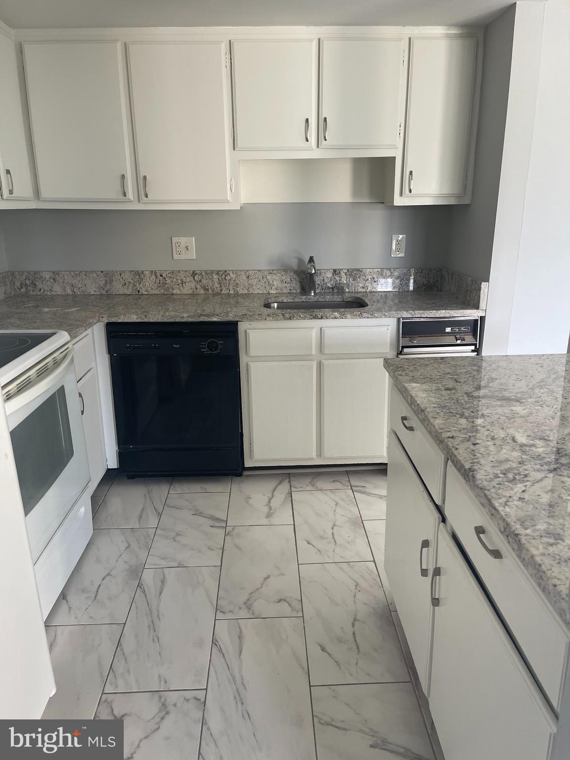 TREETOP CONDO - Residential