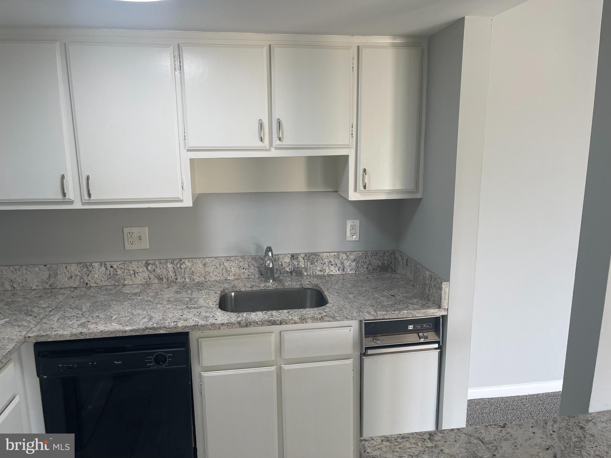 TREETOP CONDO - Residential