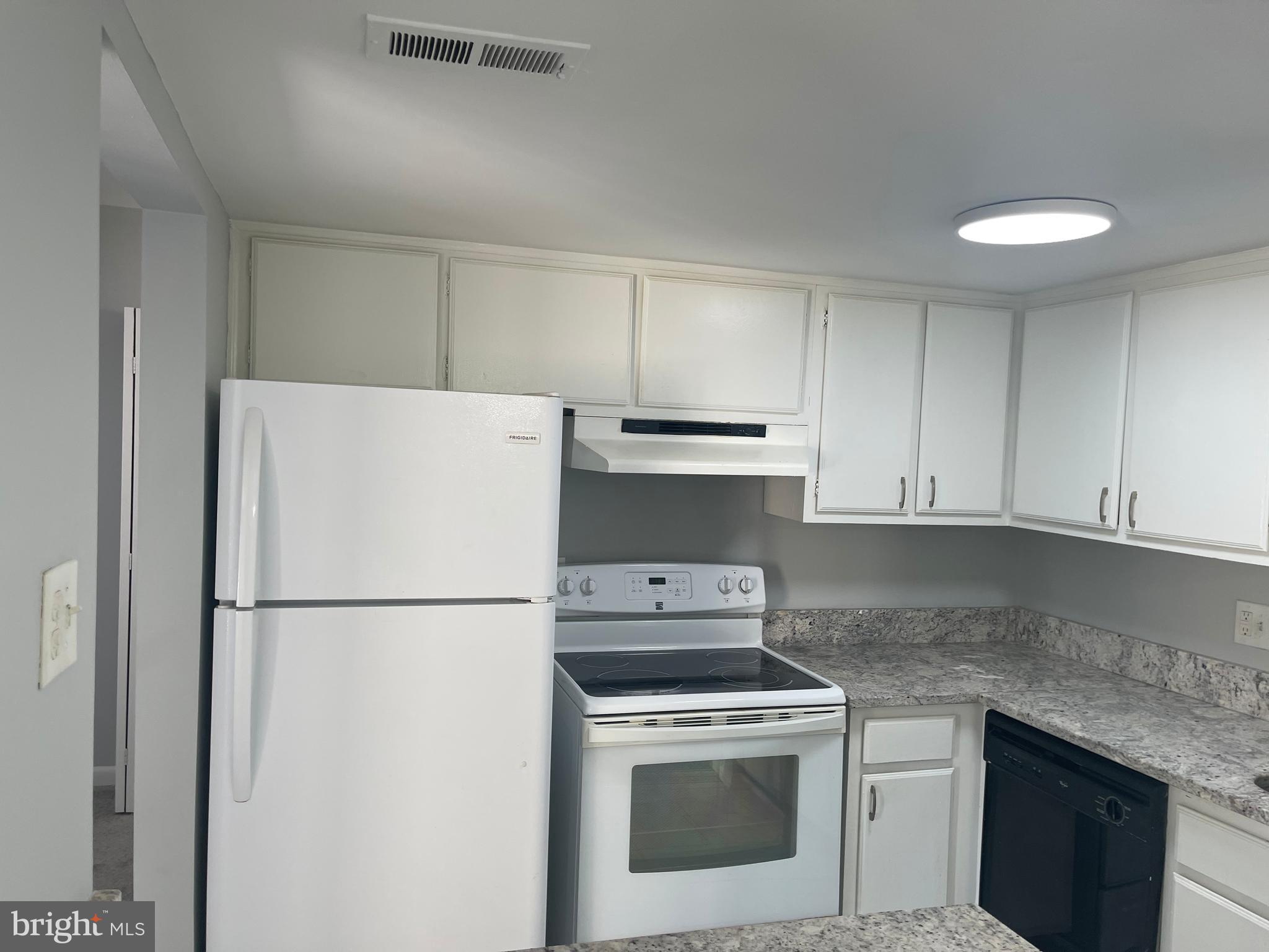 TREETOP CONDO - Residential