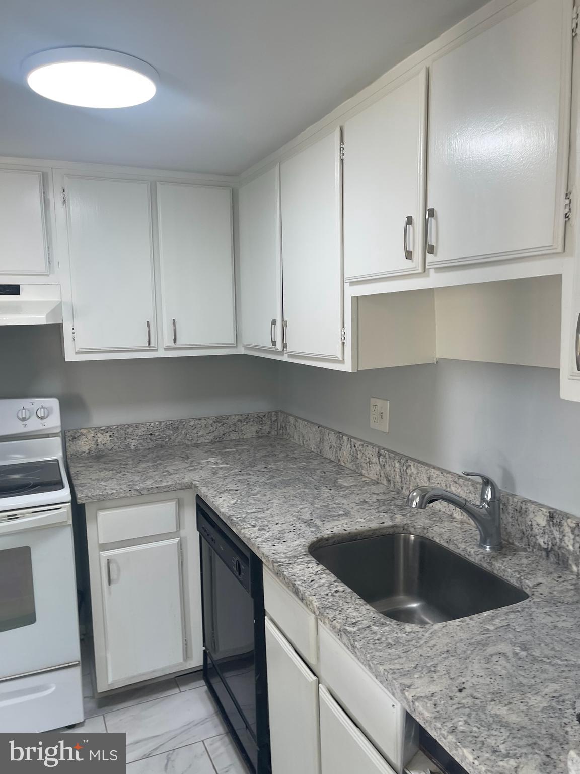 TREETOP CONDO - Residential