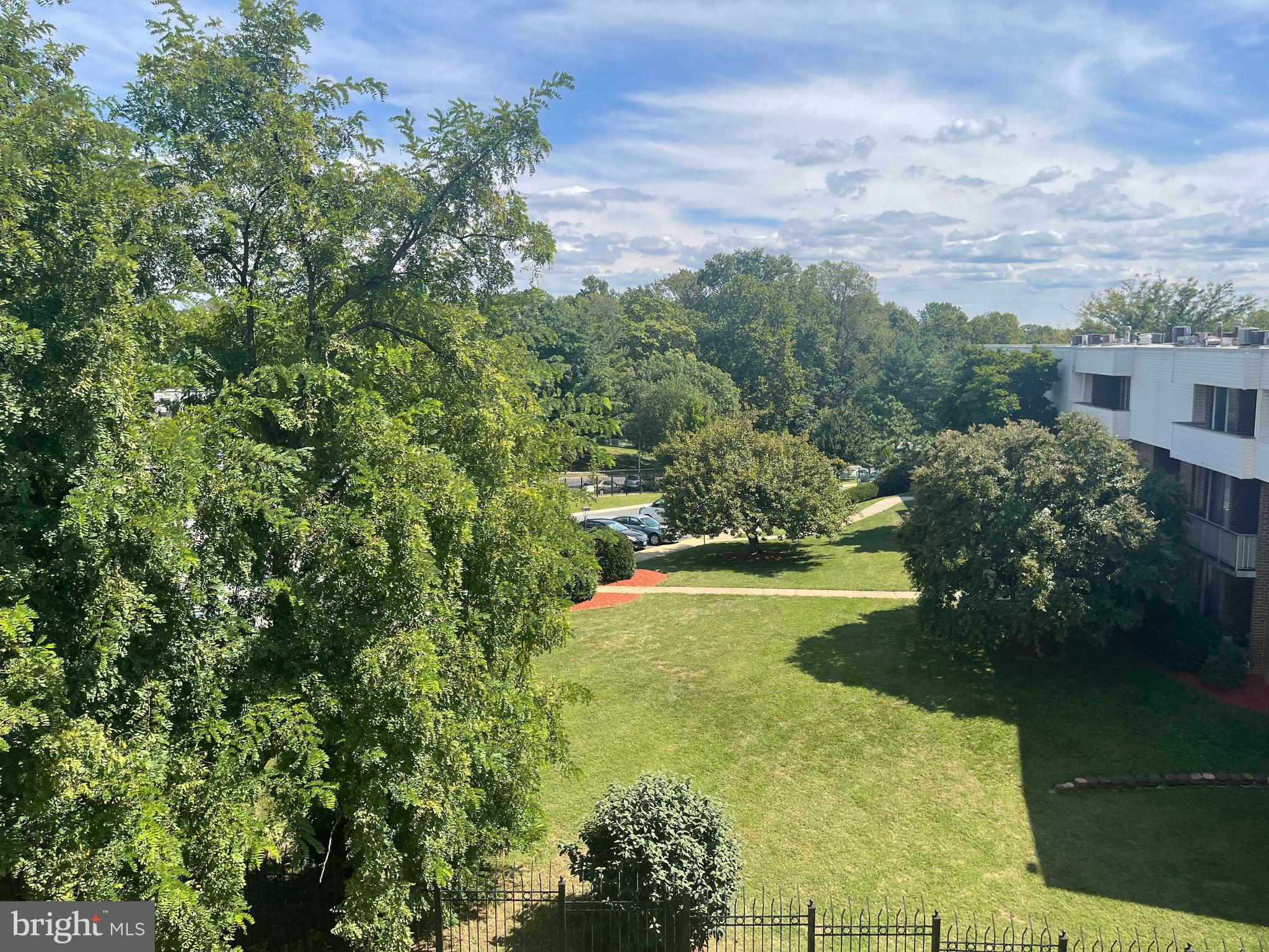 TREETOP CONDO - Residential