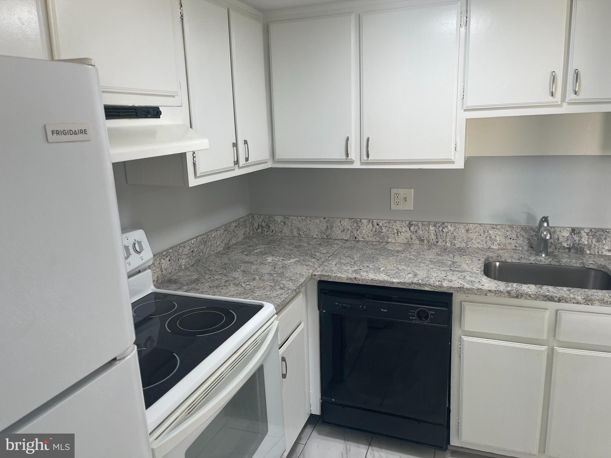 TREETOP CONDO - Residential