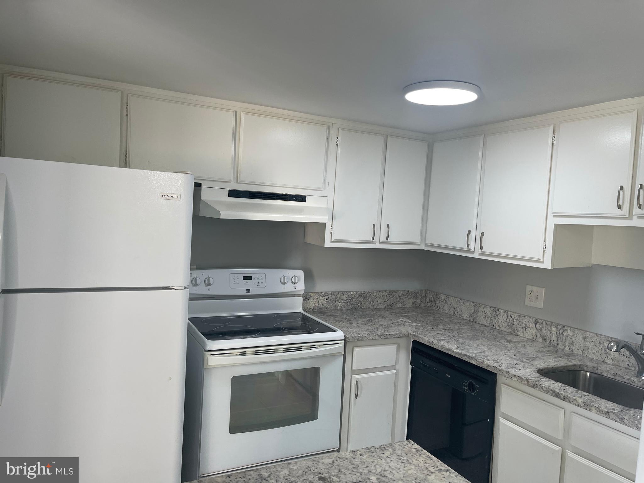 TREETOP CONDO - Residential