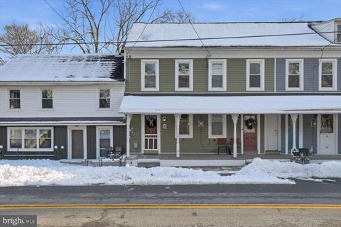 Townhouse For Sale - 33 E Main Street<br/> Lancaster County, ADAMSTOWN, PA 19501