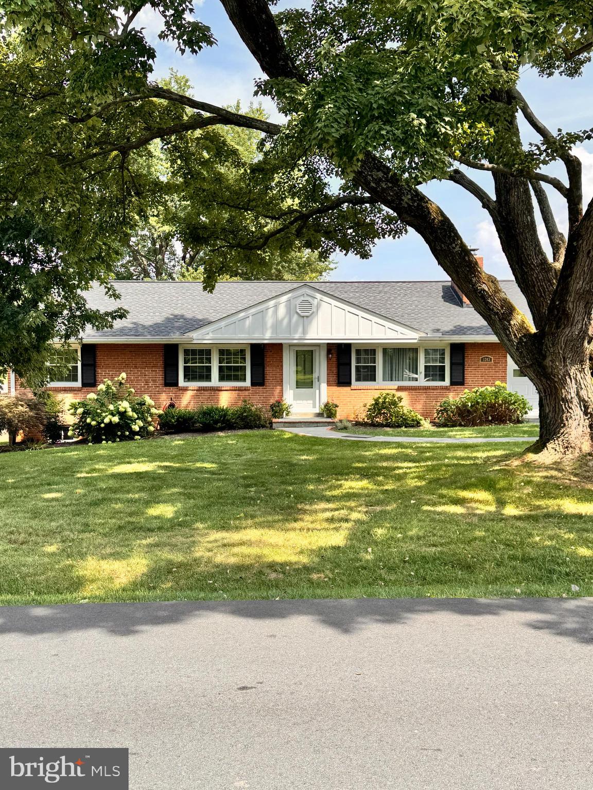 SALONA VILLAGE - Residential Lease