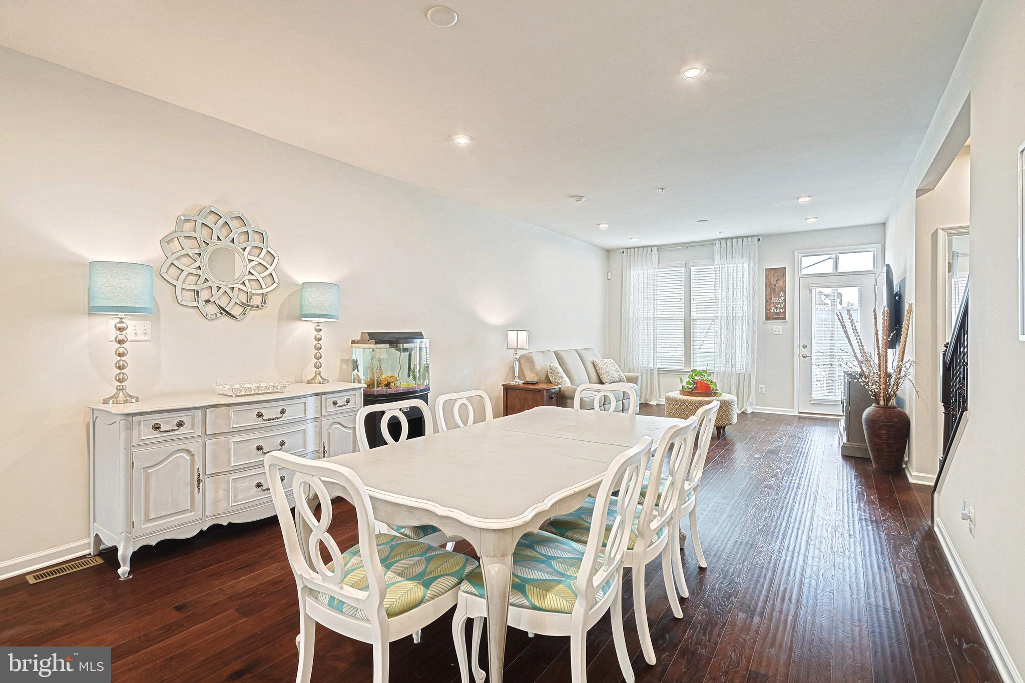 REGENTS GLEN VILLAS - Residential