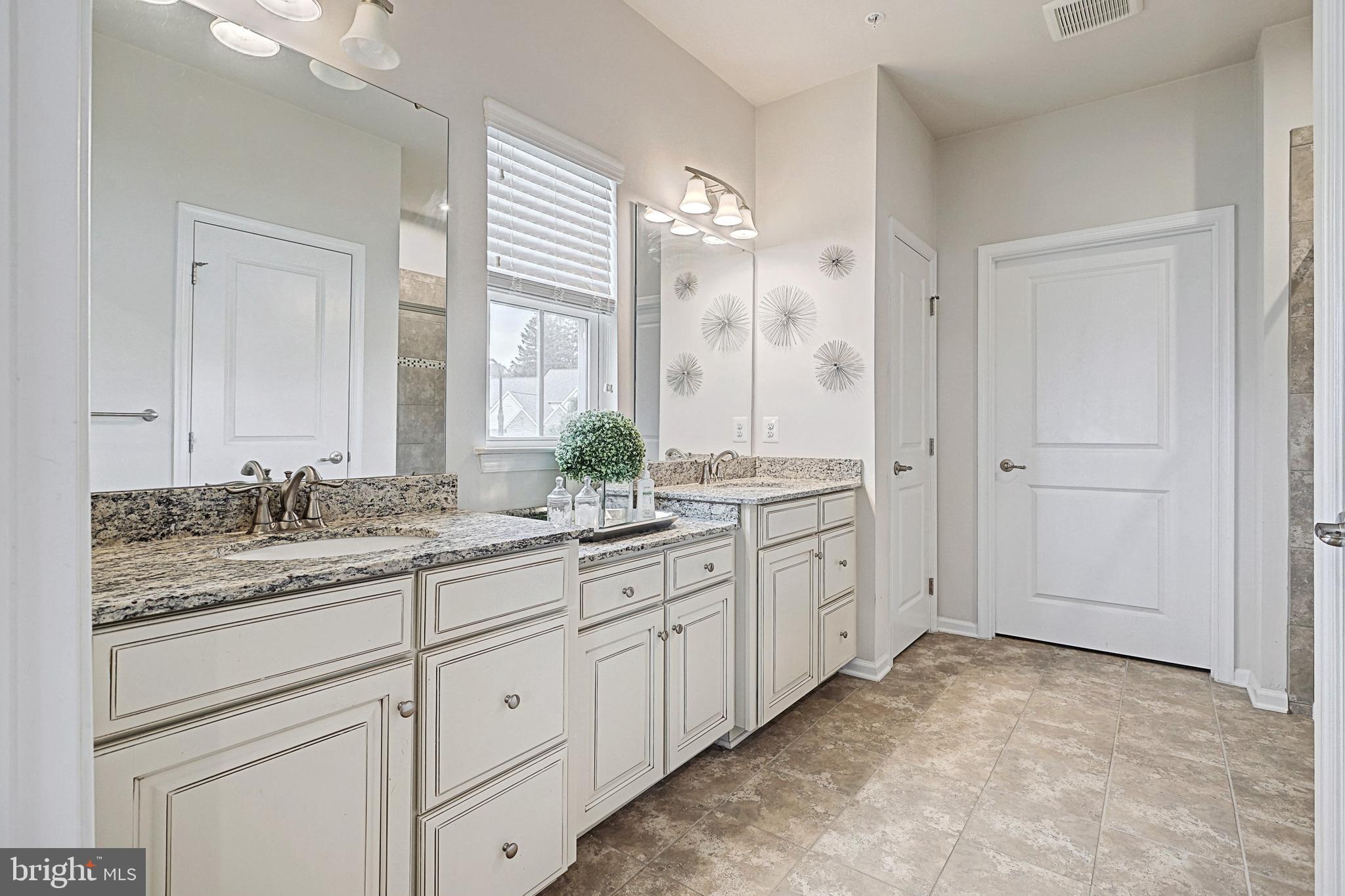 REGENTS GLEN VILLAS - Residential